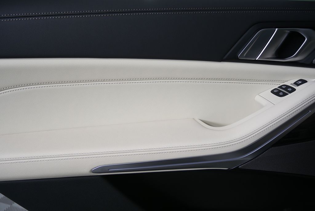 Thumbnail: 2026 BMW X7 - 14