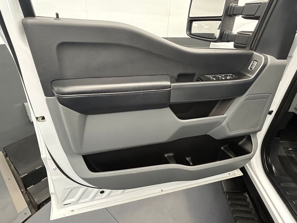 Used 2024 Oxford White Ford XLT image 42