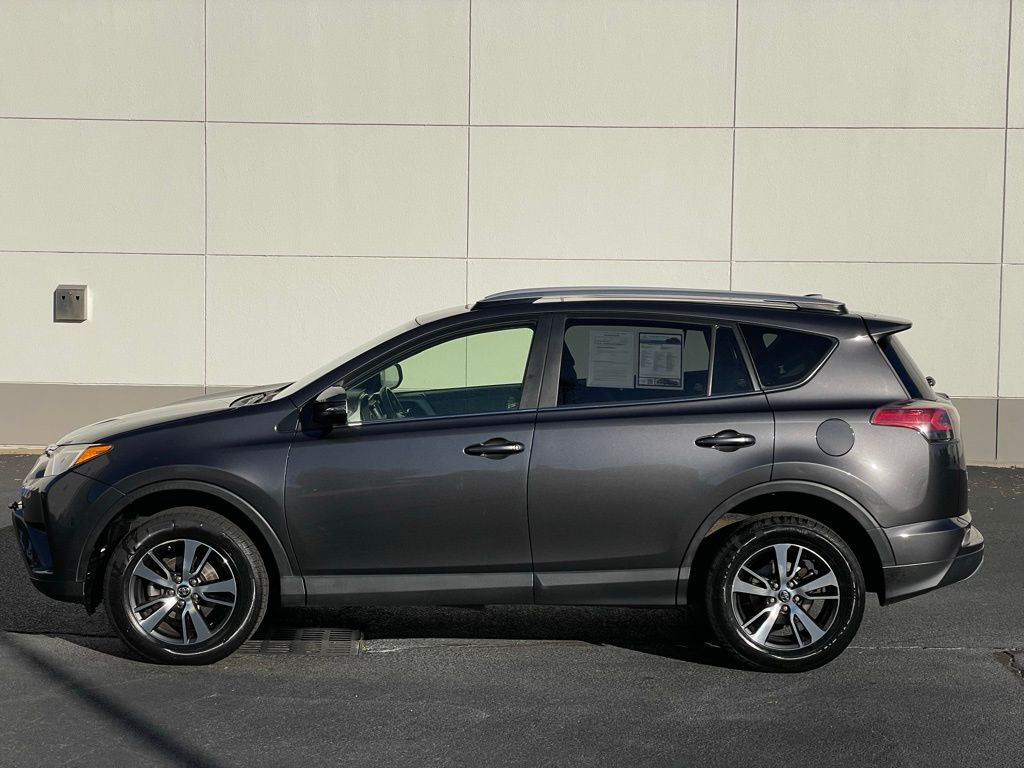 Thumbnail: 2017 Toyota RAV4 - 2