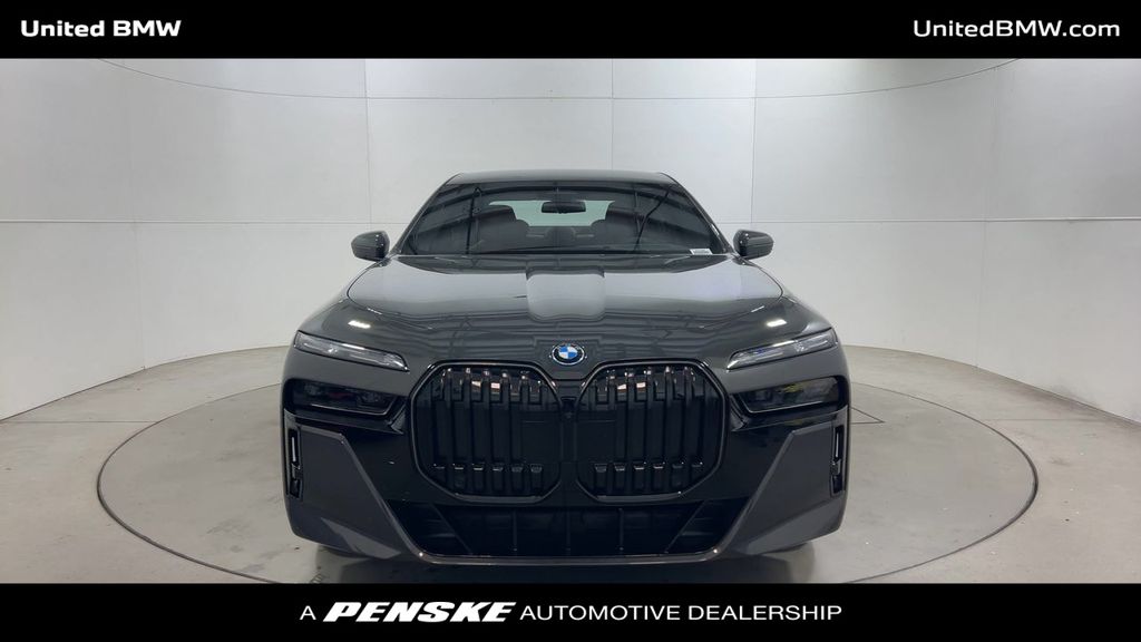 Thumbnail: 2026 BMW 7 Series - 3