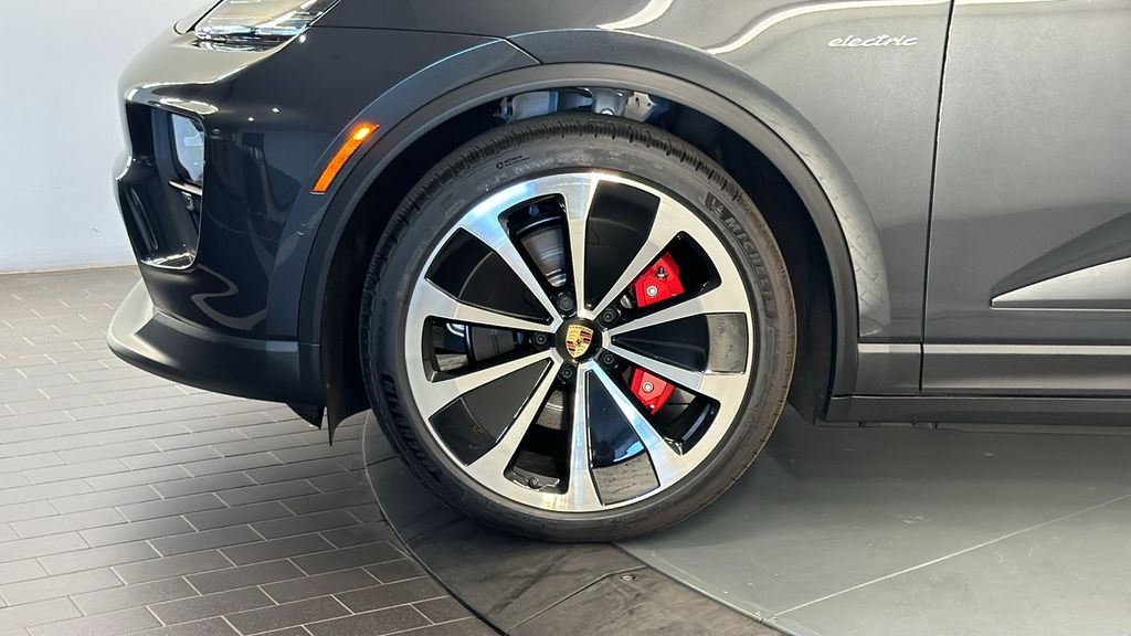 Thumbnail: 2025 Porsche Macan - 11