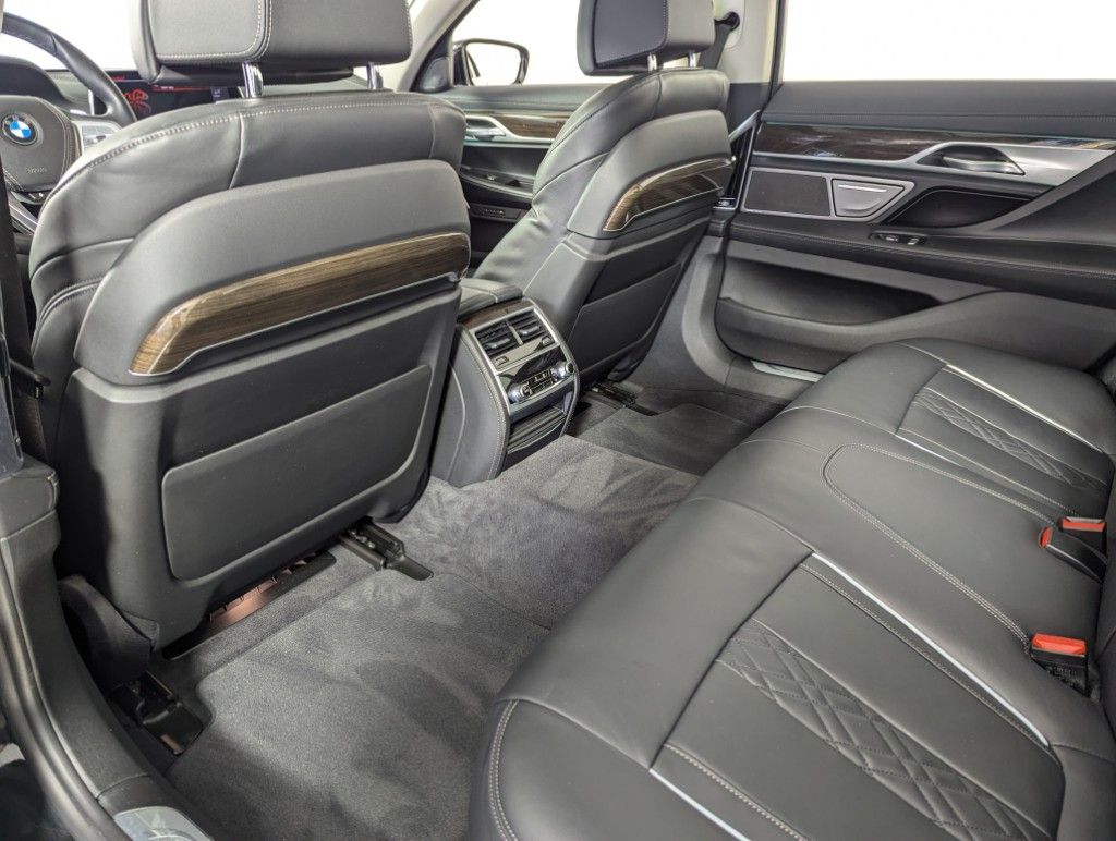 2022 BMW 7-Series 740i xDrive photo