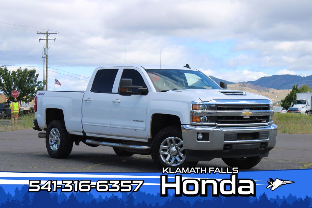 Summit White 2019 Chevrolet Silverado 2500HD Pickup Truck Four-Wheel Drive 6-Speed Automatic