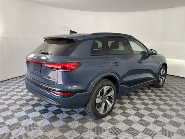 Thumbnail: 2025 Audi Q6 e-tron - 4