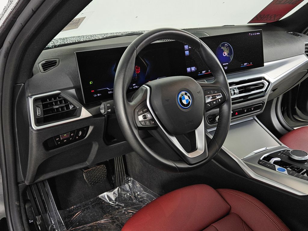 Thumbnail: 2023 BMW i4 - 31