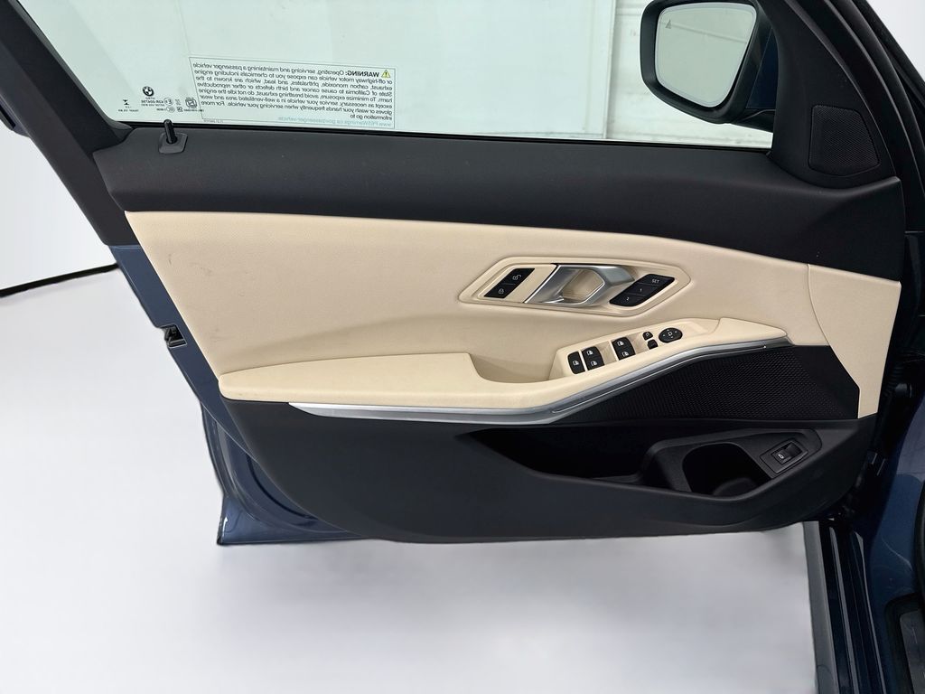 Thumbnail: 2025 BMW 3 Series - 23
