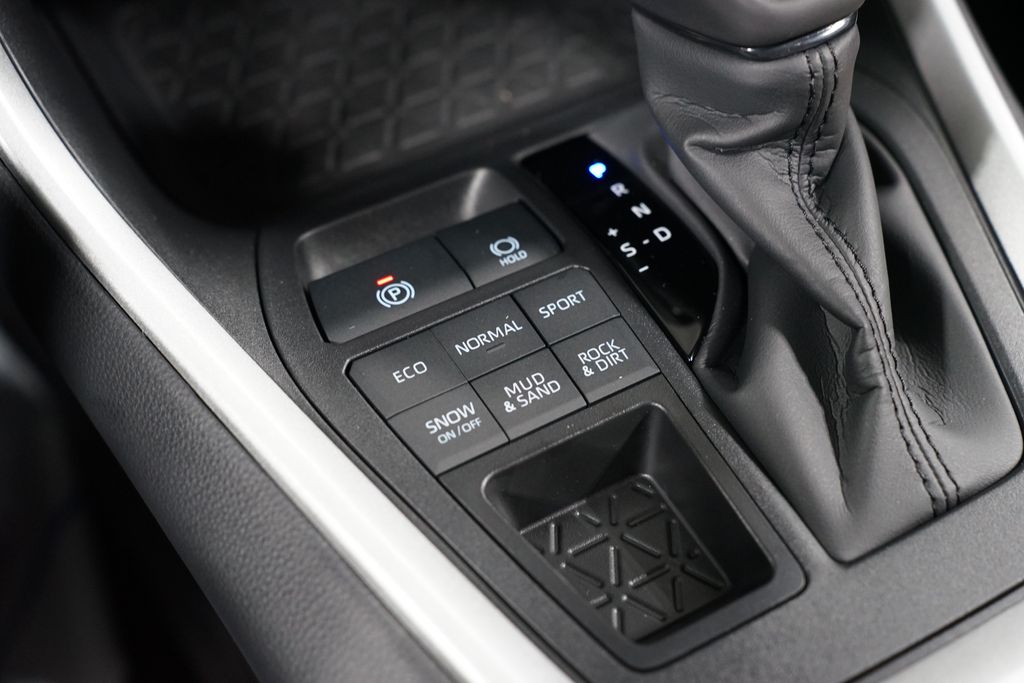 Thumbnail: 2025 Toyota RAV4 - 22