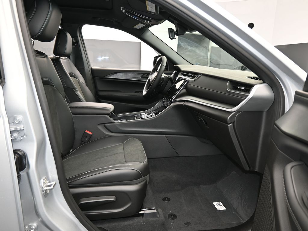 New 2025 Silver Zynith Jeep Altitude X image 38