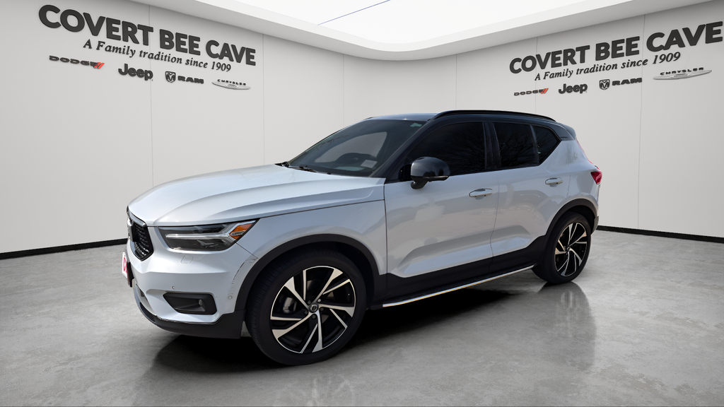 Used Car 2022 Volvo Xc40  R-design For Sale Under $25,000 In Austin, Texas