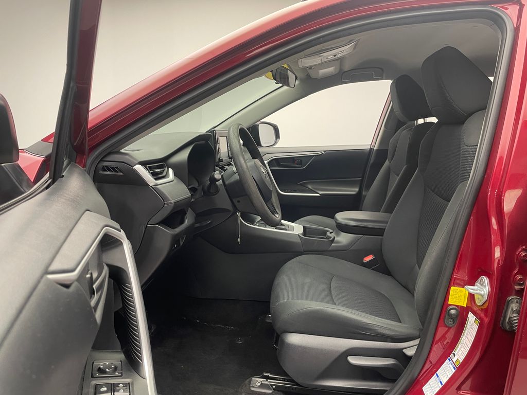 2021 Toyota RAV4 LE 12