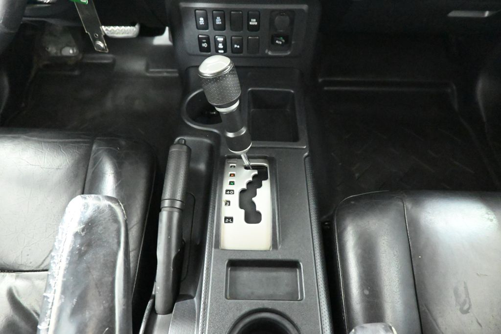 2009 Toyota FJ Cruiser Base 22