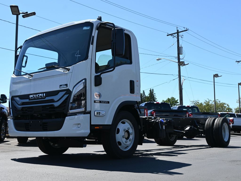 2025 Isuzu NRR 