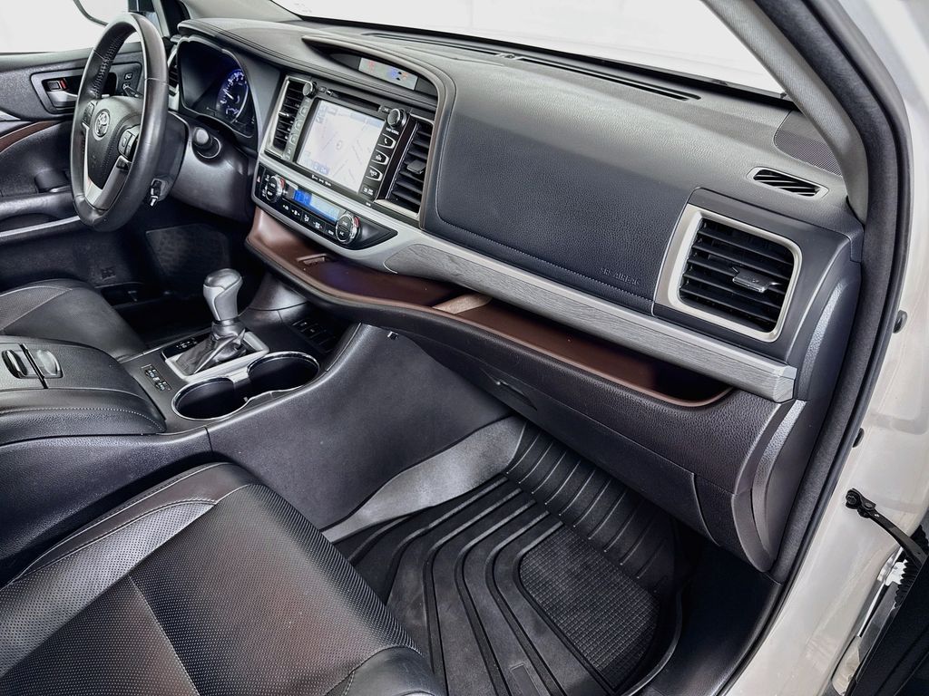 Thumbnail: 2018 Toyota Highlander - 30