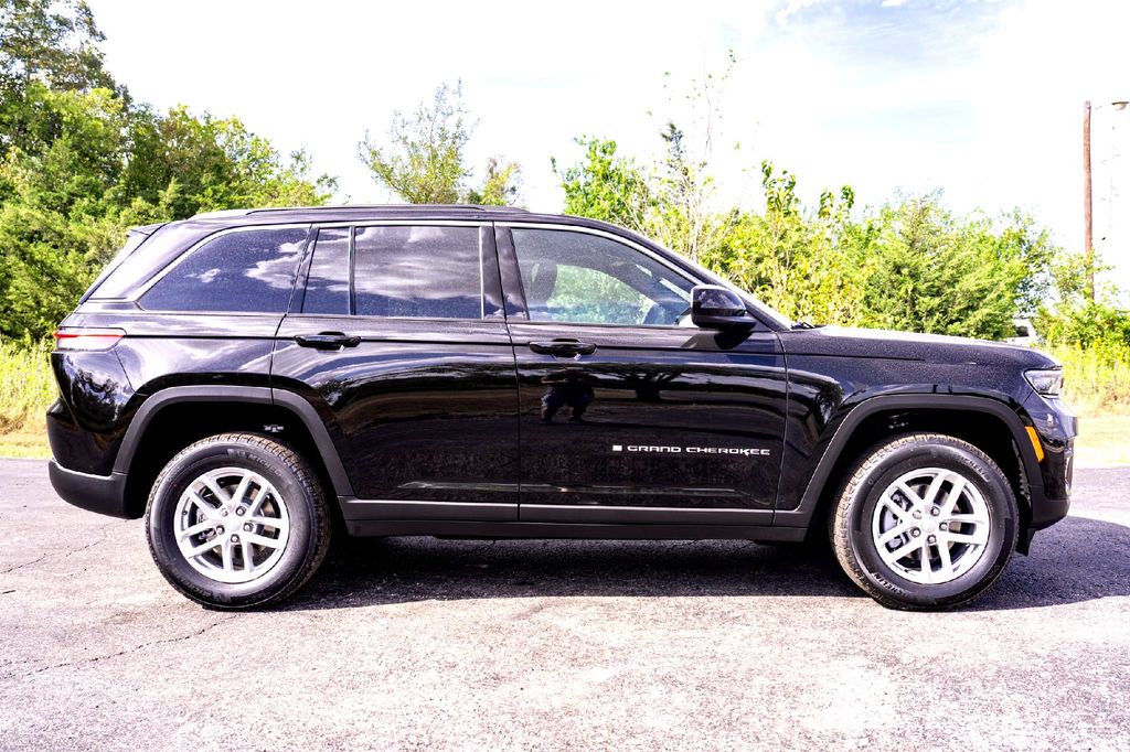 New Car 2025 Jeep Grand Cherokee  Laredo X For Sale Under $40,000 In Taylor, Texas
