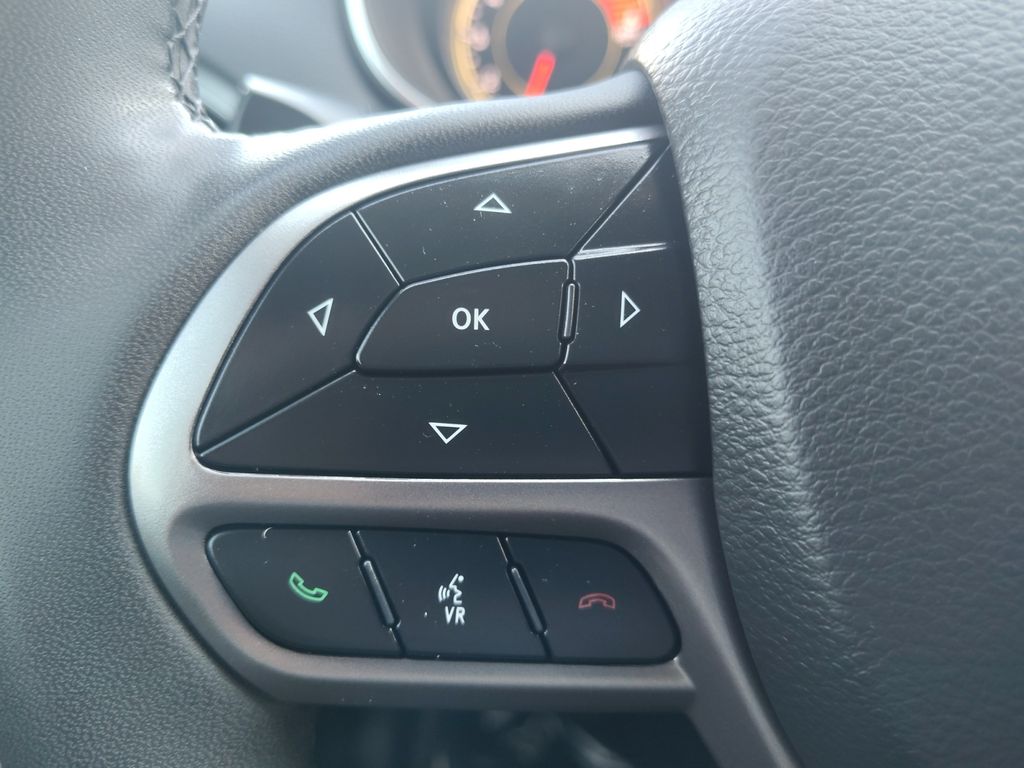 Used Car 2022 Jeep Cherokee  Latitude Lux For Sale Under $25,000 In Austin, Texas