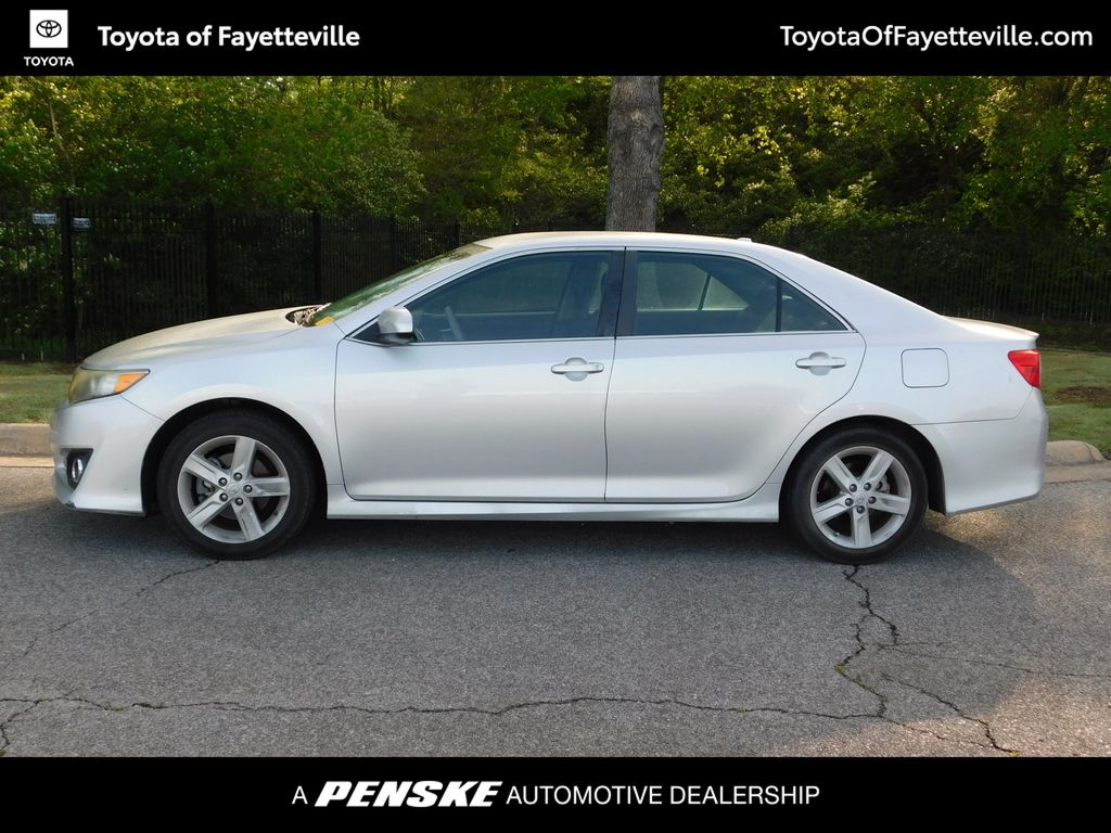 2014 Toyota Camry SE 2