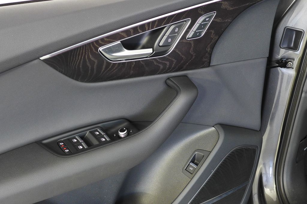 Thumbnail: 2022 Audi Q7 - 12