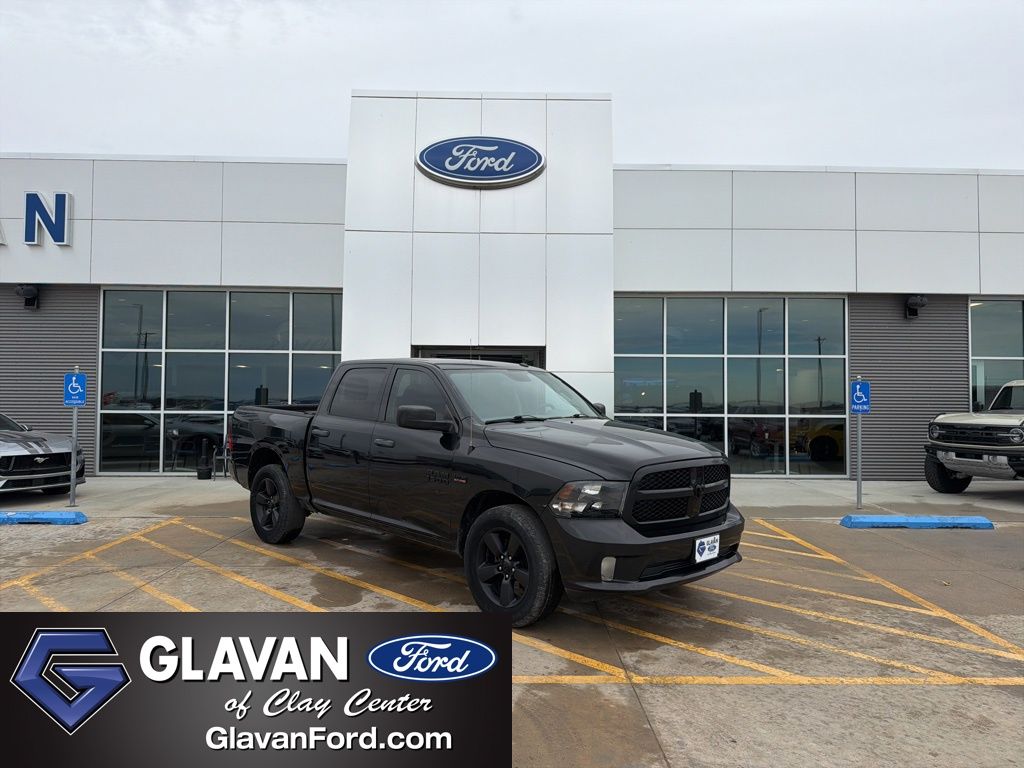 2016 RAM 1500 Express Crew Cab 4WD