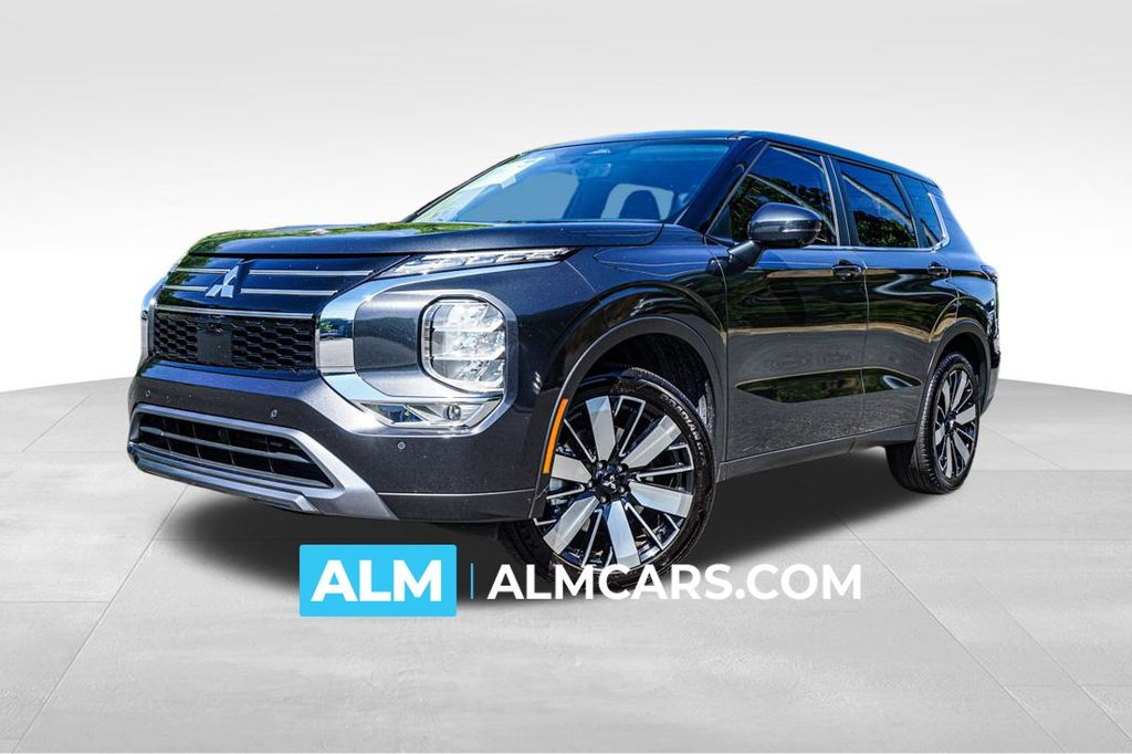 Gray 2025 Mitsubishi Outlander SE FWD SUV / Crossover Front-Wheel Drive Continuously Variable Transmission