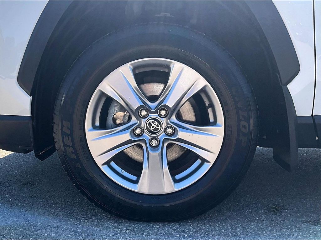2023 Toyota RAV4 Hybrid — photo 7