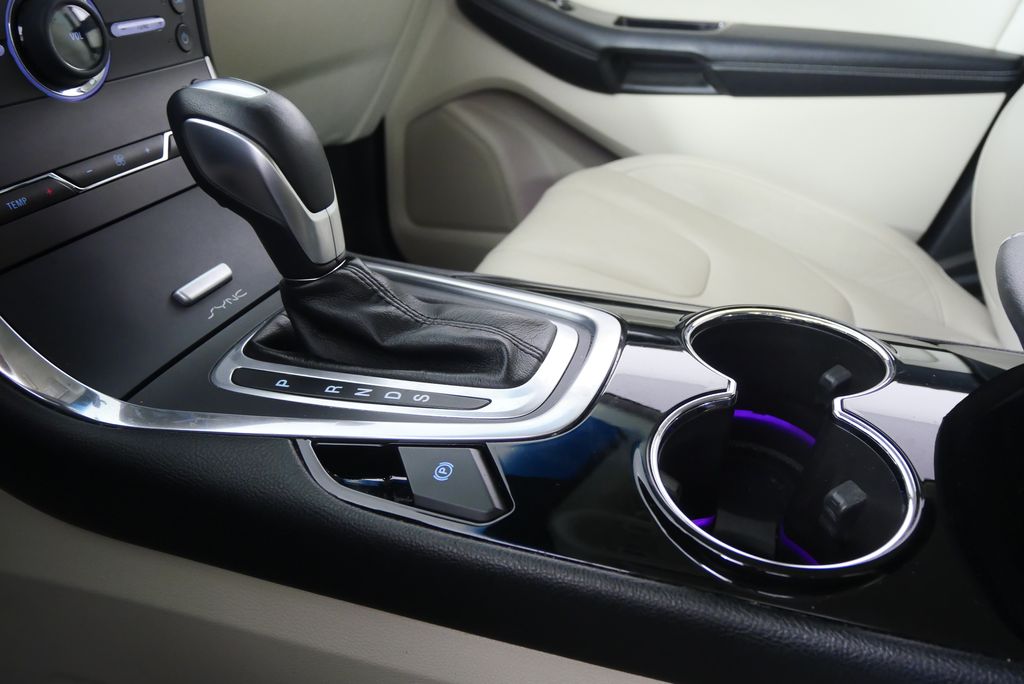Thumbnail: 2015 Ford Edge - 24