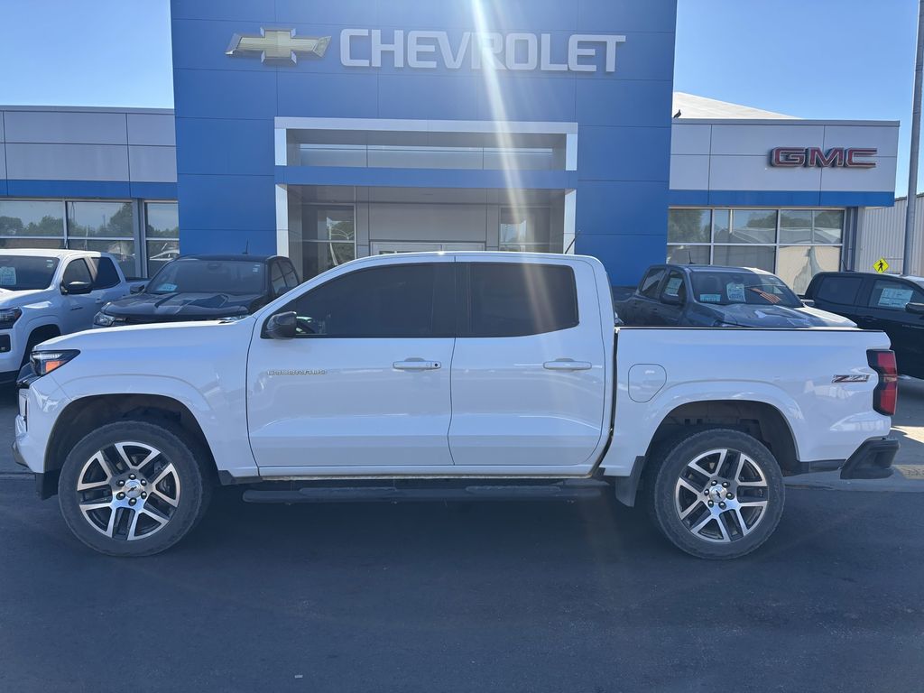 Summit White 2024 Chevrolet Colorado Pickup Truck Four-Wheel Drive 8-Speed Automatic