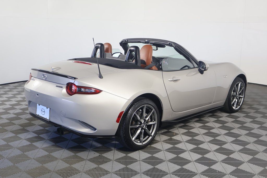 Thumbnail: 2023 Mazda MX-5 Miata - 8