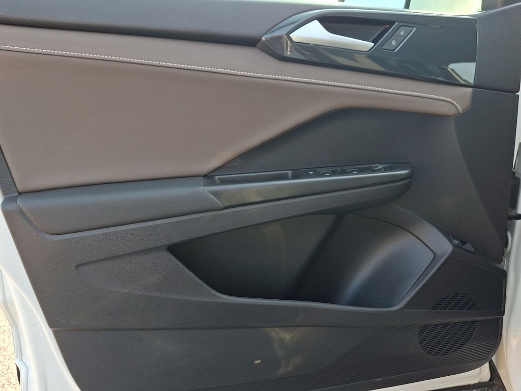 2022 Volkswagen Taos 1.5T SEL White at Auto Express Mitsubishi