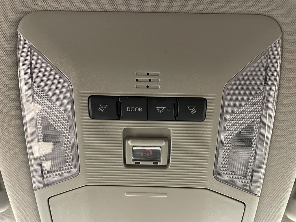 2024 Toyota RAV4 XLE 31