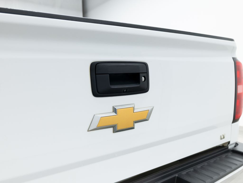 2019 White Chevrolet Silverado 2500HD LT 4X4 Truck