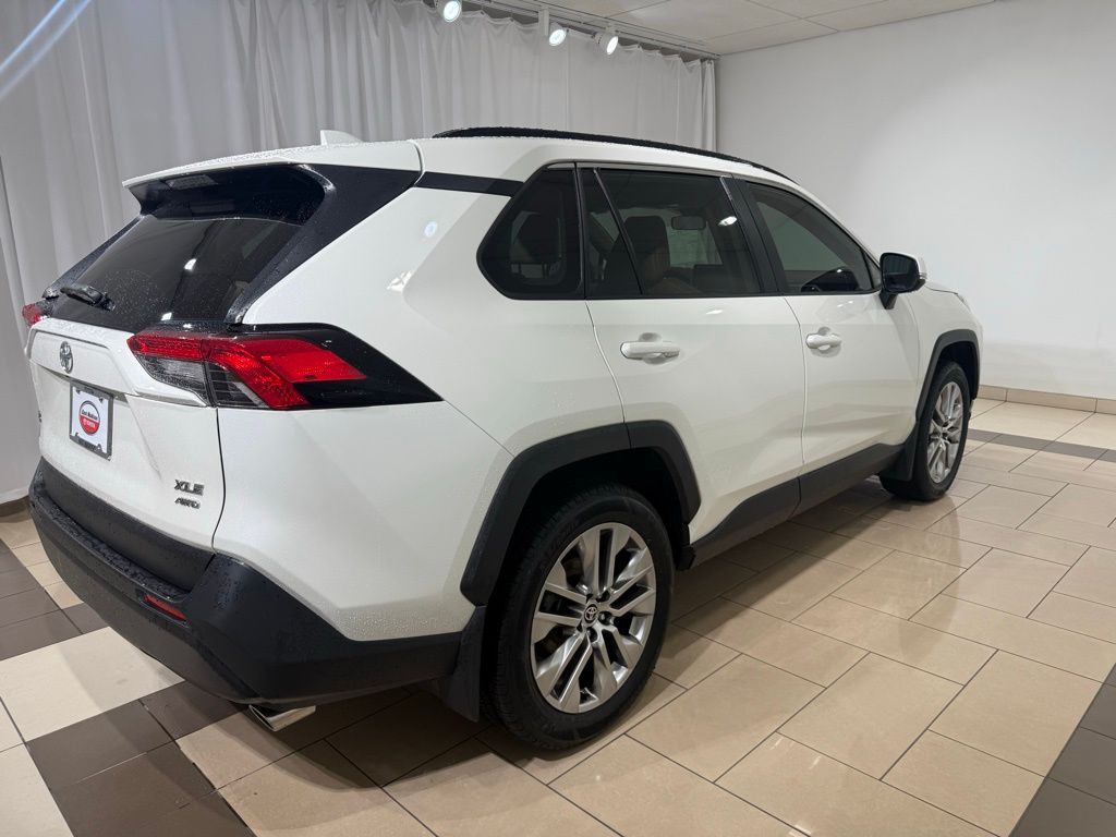 2021 Toyota RAV4 XLE Premium 6