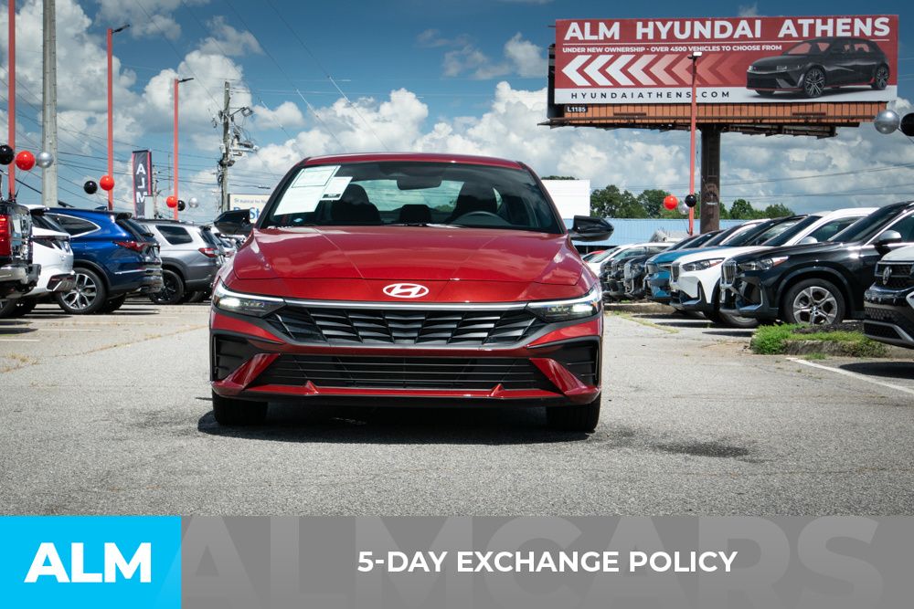 2025 Hyundai Elantra SEL Sport photo 3