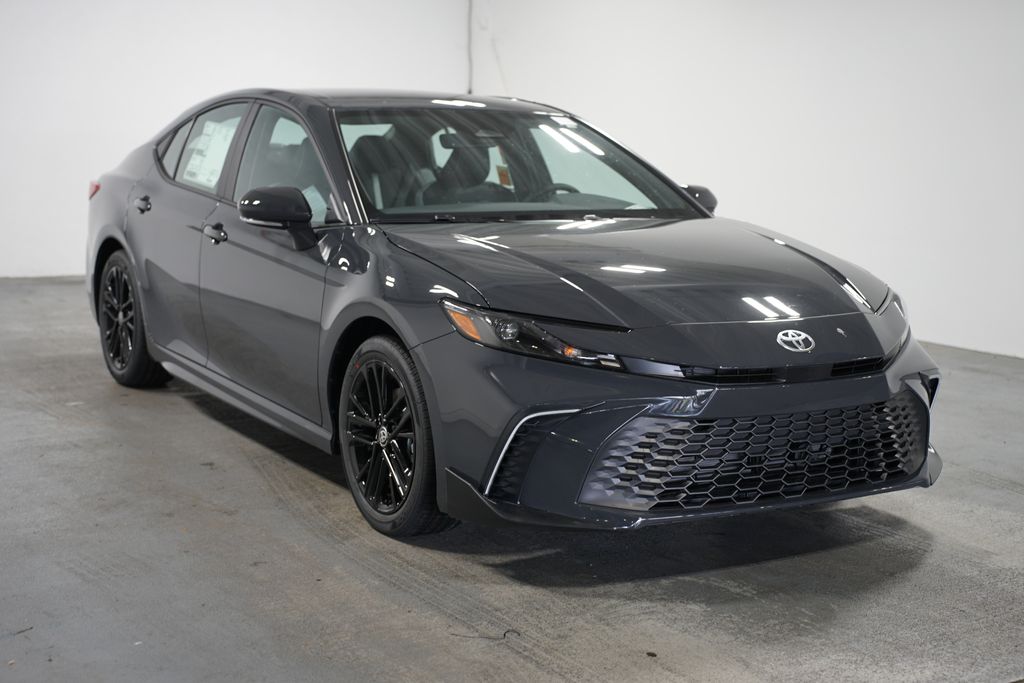 2025 Toyota Camry SE 3