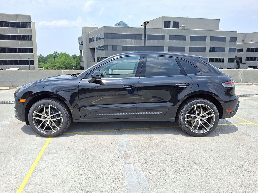 Thumbnail: 2025 Porsche Macan - 11