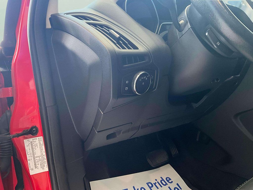 Used 2013 Race Red Ford SE image 16