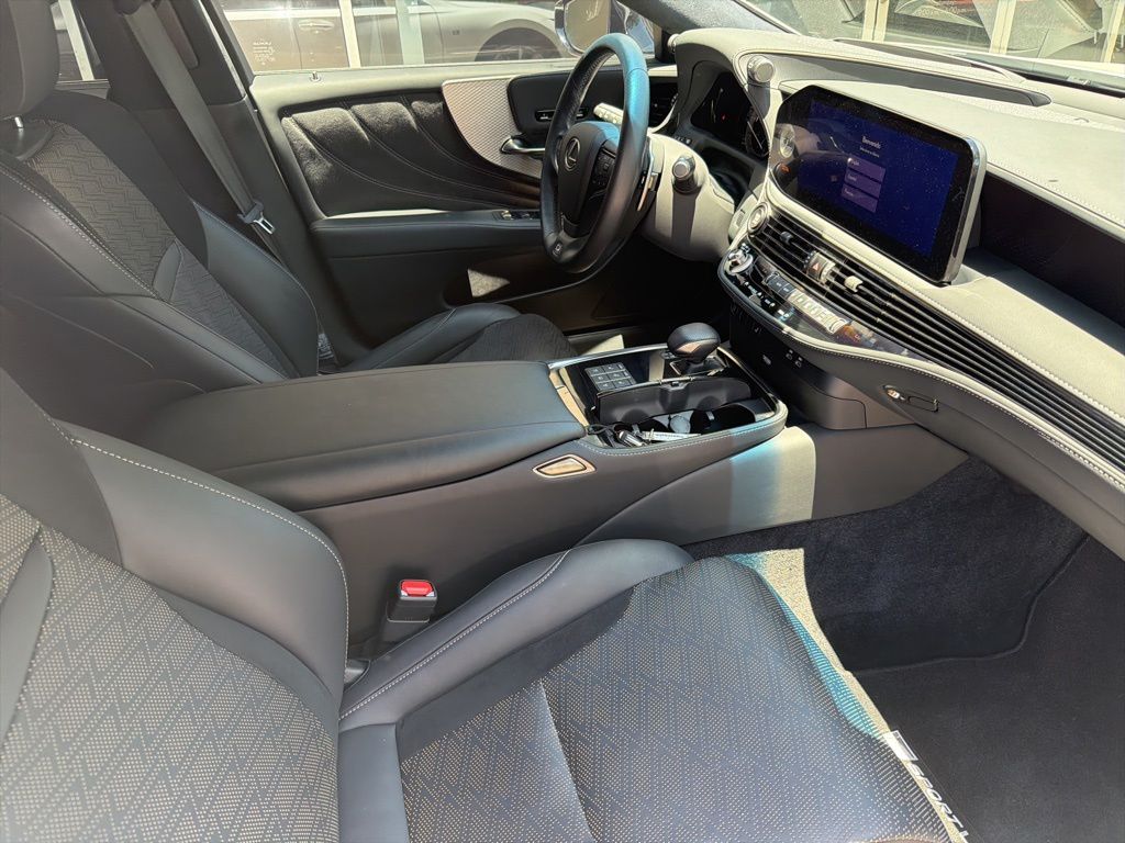 Thumbnail: 2023 Lexus LS - 3