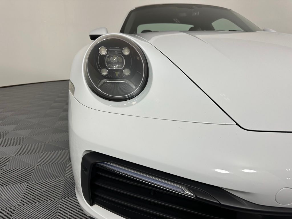 Thumbnail: 2020 Porsche 911 - 9