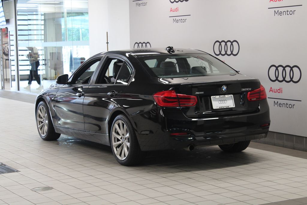 Thumbnail: 2016 BMW 3 Series - 4