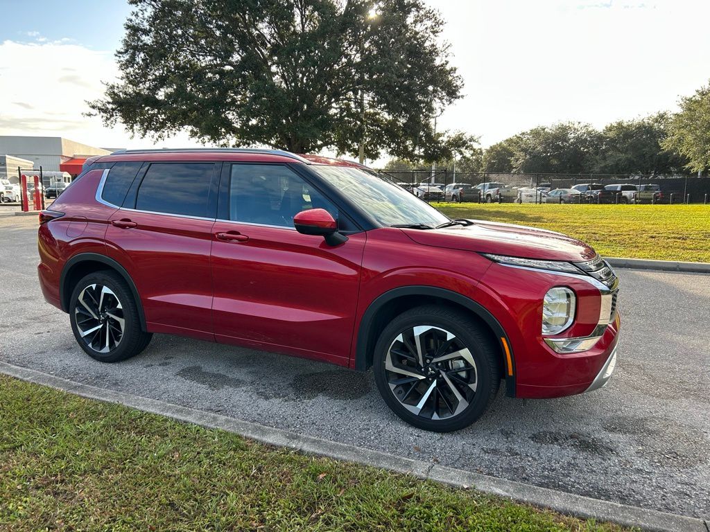 Thumbnail: 2024 Mitsubishi Outlander - 7