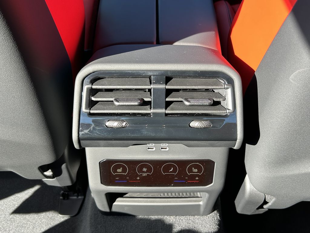 Thumbnail: 2026 BMW M5 - 32