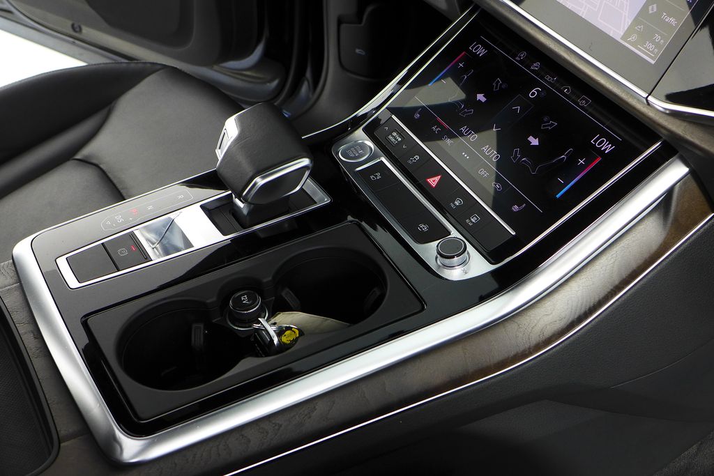 Thumbnail: 2020 Audi Q8 - 15