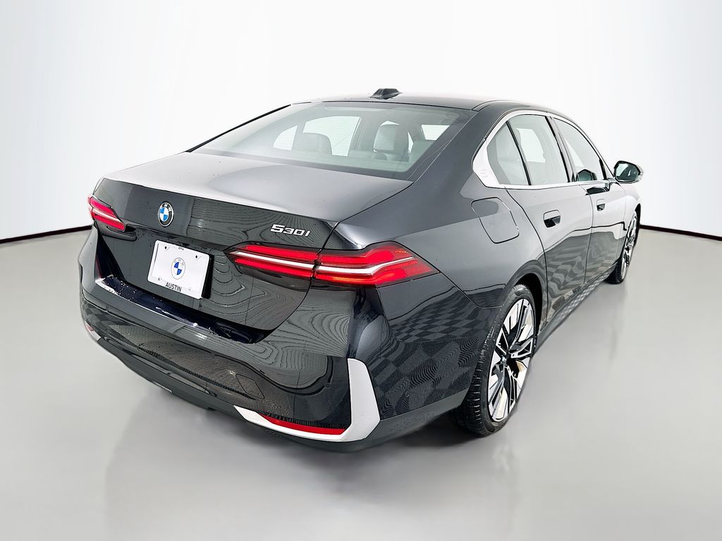 Thumbnail: 2025 BMW 5 Series - 5