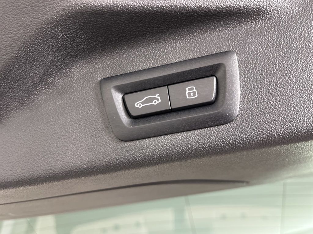 Thumbnail: 2025 BMW X7 - 14