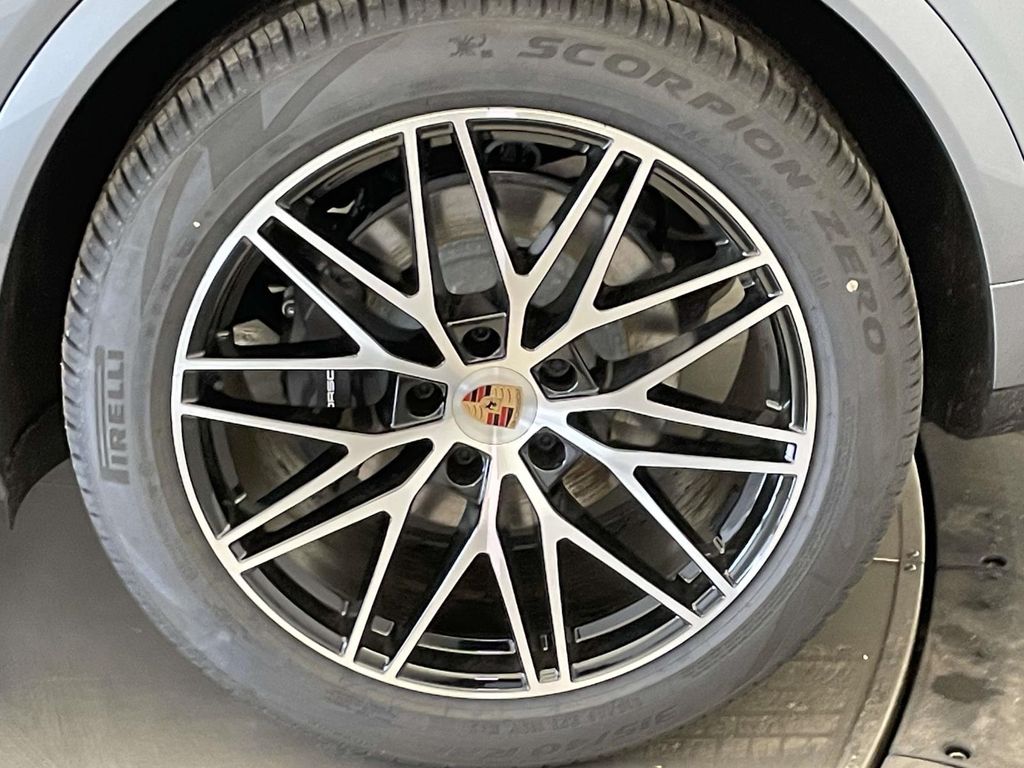 2026 Porsche Cayenne Base - 11