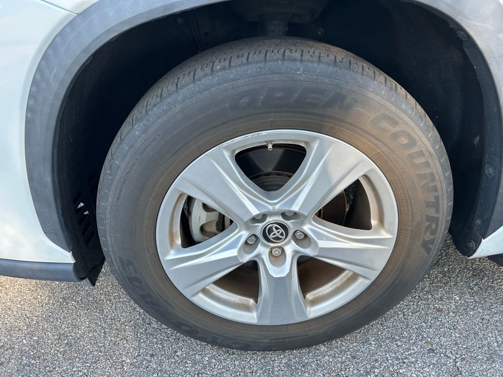 Thumbnail: 2022 Toyota Highlander - 9