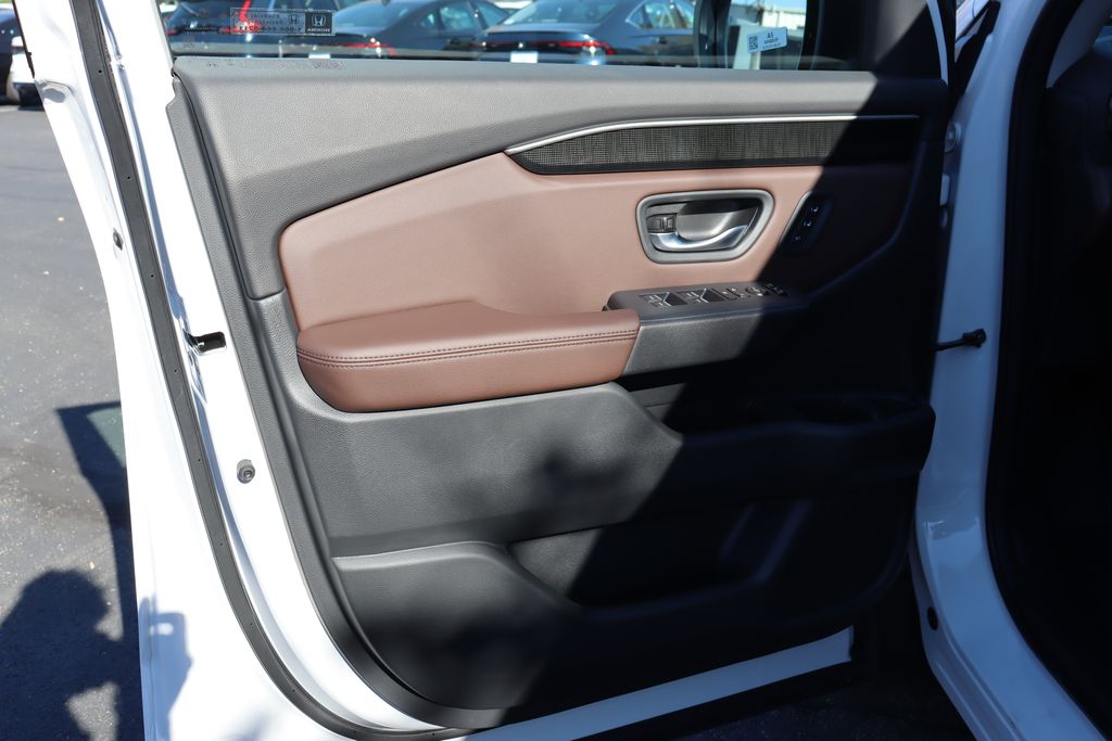 2025 Honda Pilot Elite 31