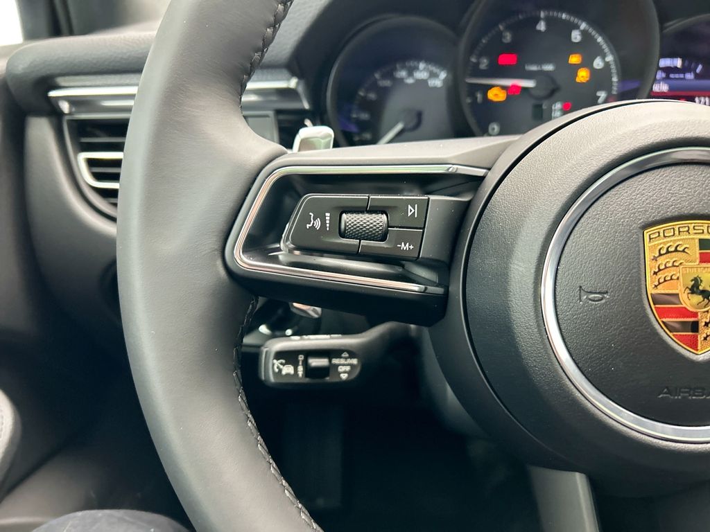 Thumbnail: 2026 Porsche Macan - 14