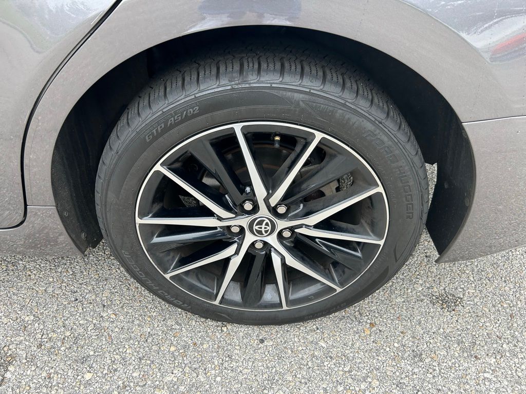 Thumbnail: 2023 Toyota Camry - 9