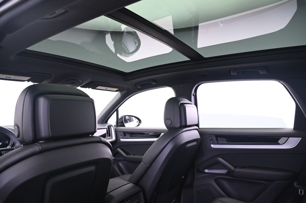 Thumbnail: 2025 Porsche Cayenne - 25