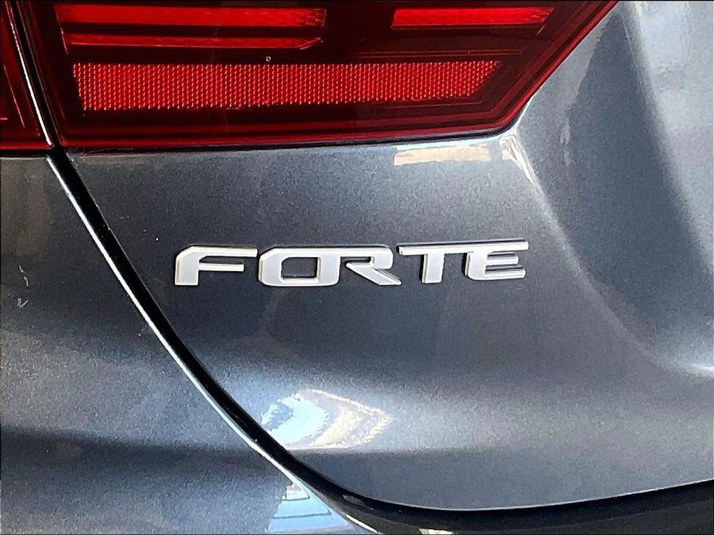 2024 Kia Forte — photo 29